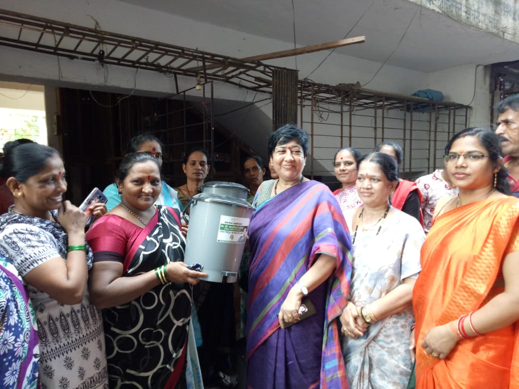 LavekarBharati's tweet photo. Awareness Talk & Dustbin Distribution to Residents of Versova Vidhansabha, as an Efforts Towards #Swachh Bharat Abhiyan & #CleanVersova & #GreenVersova
@narendramodi @Dev_Fadnavis @CMOMaharashtra @ChDadaPatil @MPLodha @Sunilkarjatkar @SMungantiwar @yogirajdabhadka https://t.co/WJalybHGXl