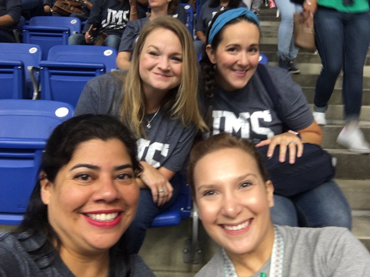 jms_madrid's tweet photo. Convocation 2019! #thisisnorthside https://t.co/WI36Gx8POG