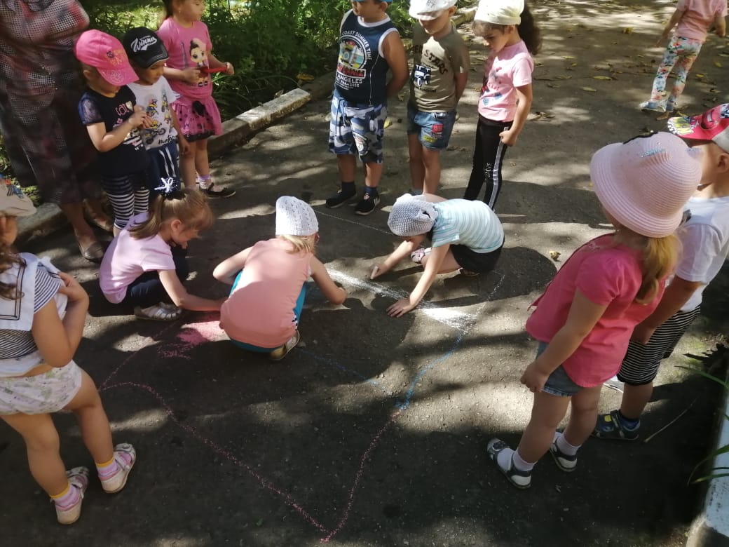 22.08.2019 г.  прошли мероприятия, посвящённые празднованию Дню Государственного флага Российской Федерации
Взвейся в небо, флаг России гордой!
В лучезарном небе вознесись!
Триколором – красным, синим, белым,
Гражданин России, ты гордись!