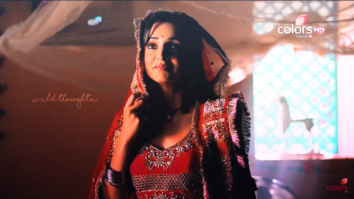 Beautiful, gentle and shy. I AM MESMERIZED  #SanayaIrani  #Rangrasiya