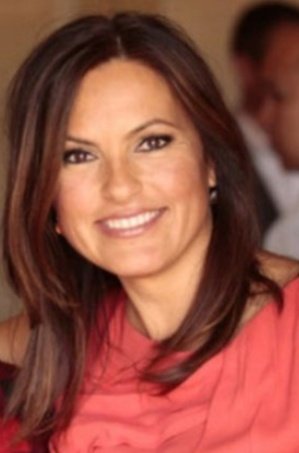 #ThrowbackThursday 
        #Queen #JoyfulHearts 
              #MariskaHargitay 🧡
      Have A Great Day Everyone 💫