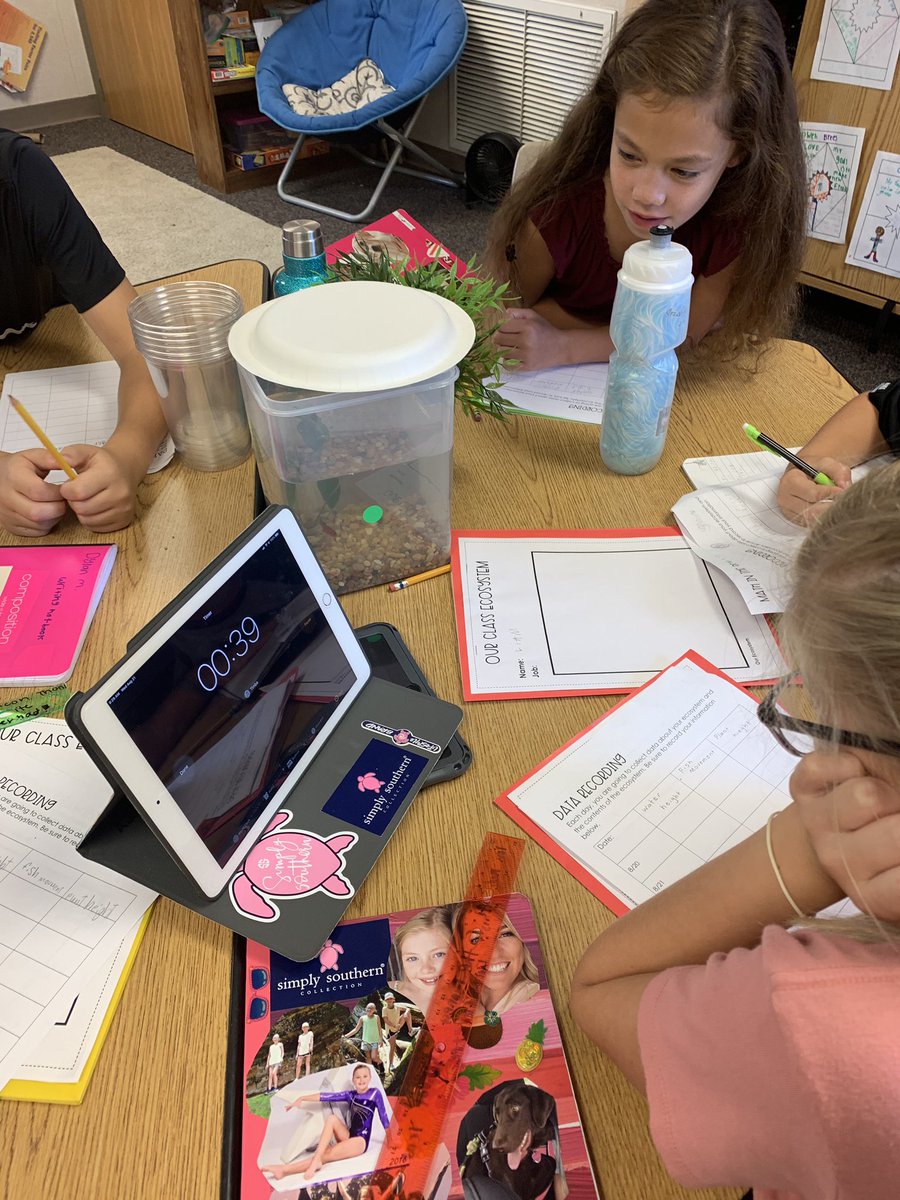 Renick_Class's tweet photo. Starting our morning off with Math and Science as we investigate our ecosystems #scienceiscool #tcecardinals #ecosystemstudy https://t.co/bd1OSCkR0T