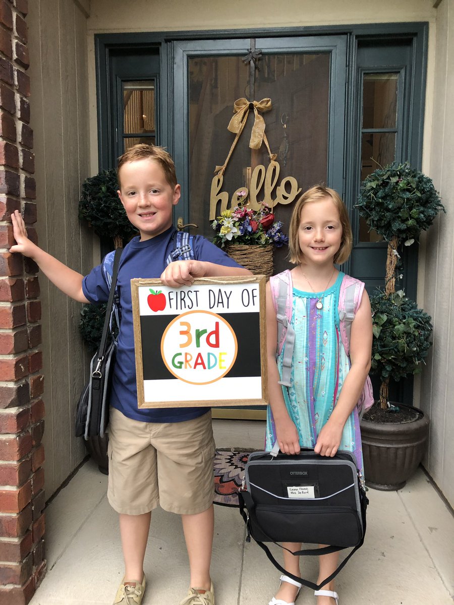 StephNowak4's tweet photo. @KaitlinDeBord @katiepatt4 Here we come! #readyforthirdgrade @NFSquirePride @DrJoeClark https://t.co/0fB98OcJZ1