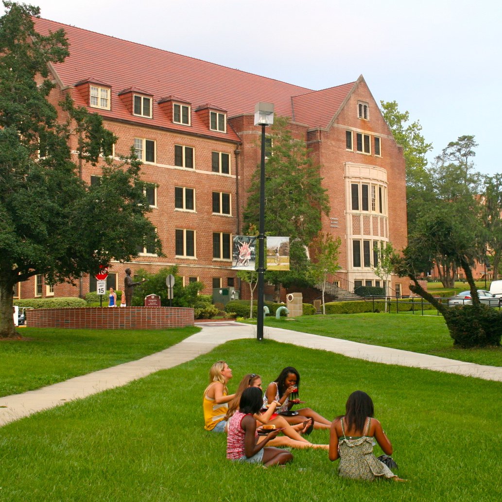 FSUSOI's tweet photo. It's time for #FSUMoveIn and we love seeing students back on campus! @HousingFSU #WelcomeFSU https://t.co/Q0Jv5wfya5