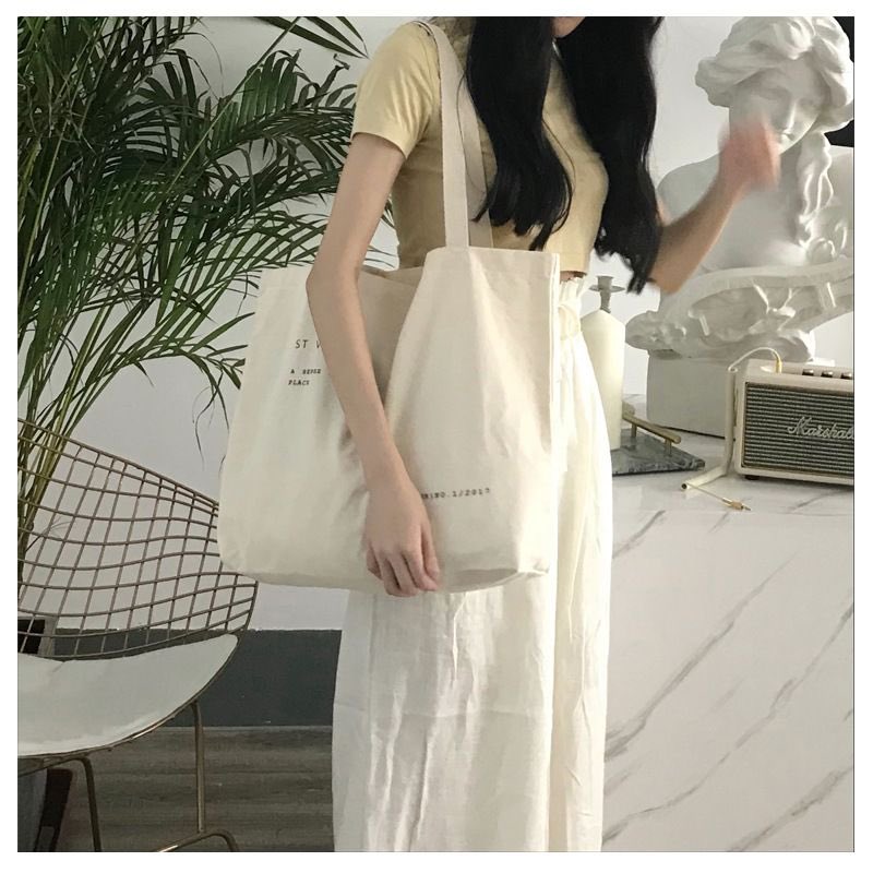 ignichashop's tweet photo. 🌻#พร้อมส่ง!!!!!!! Vincents tote bag 290บาท #ส่งฟรี กระเป๋าผ้าทรงมีก้นอีก1ใบ มินิมอลสไตล์ เหมาะใส่หนังสือ คอม เอกสารไปเรียน 
#กระเป๋าเป้ #กระเป๋าถือ #กระเป๋าสะพาย #กระเป๋าผ้า #กระเป๋าน่ารัก #กระเป๋าแฟชั่นเกาหลี #กระเป๋าผ้า #ถุงผ้า #กระเป๋าเกาหลี #ส่งต่อ https://t.co/bbrgeD1Ynq