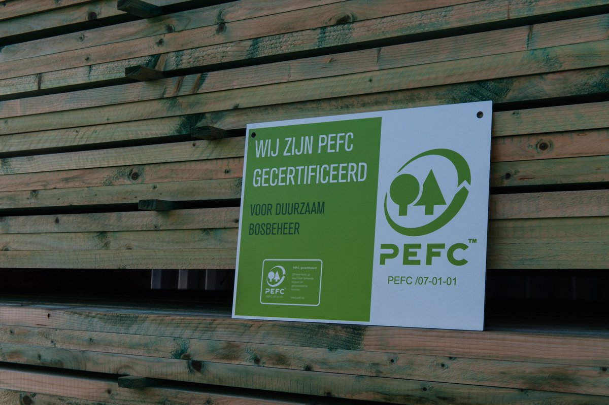PEFCBelgium's tweet photo. #PEFC Belgium verwelkomt 3 nieuwe #PEFC-gecertificeerde bedrijven. Proficiat en #welkom:
- Intersev en Proligna in Betekom - houten vloeren en panelen: https://t.co/XnlnO1CliF
- @Labelor in Lontzen - etikettenfabrikant: https://t.co/TXuiok0mCd
#CaringForOurForests https://t.co/WBuJQBeHXv