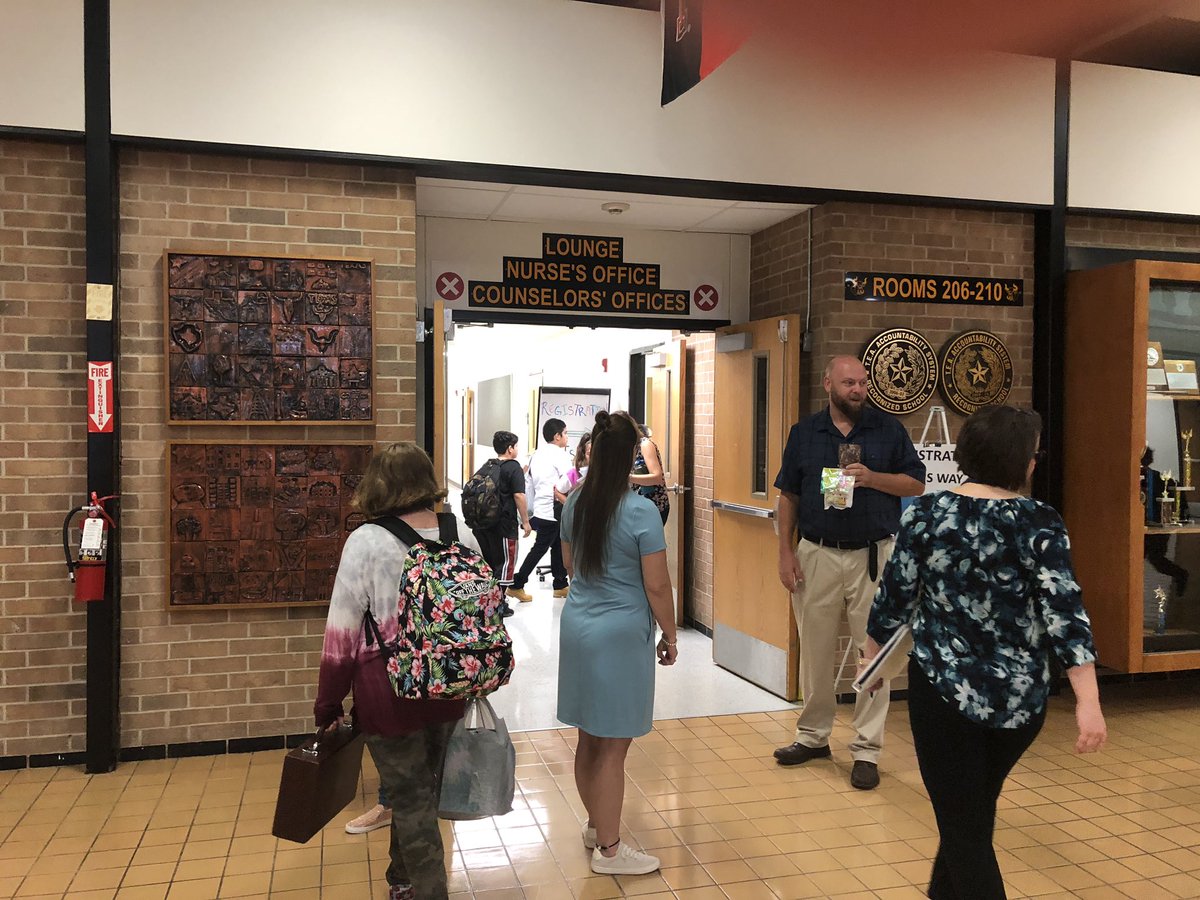 dotthecoach's tweet photo. AJB is the place to be! They are on fire this morning. Lots of smiles ! #TeamSeguin https://t.co/ALqehZapkU
