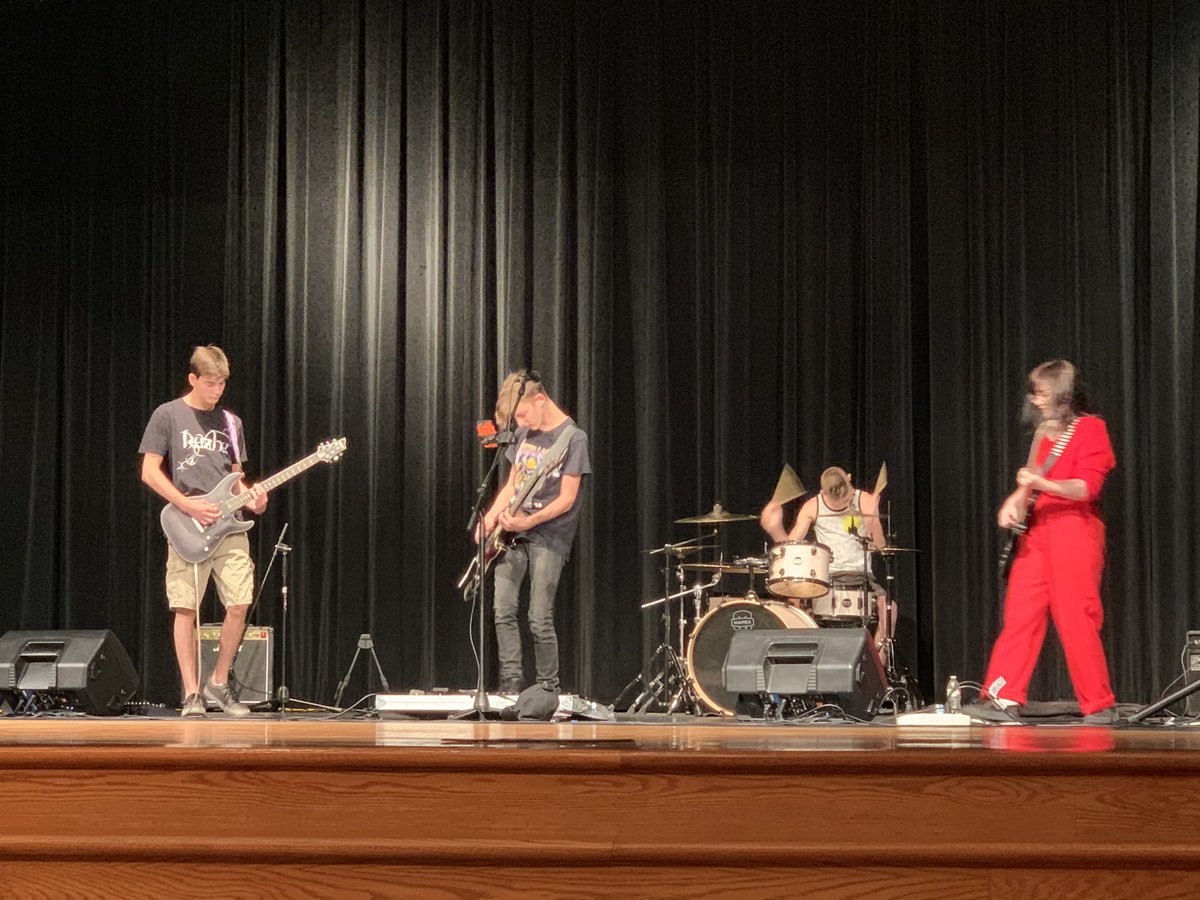 DCGSPrairie's tweet photo. Starting our pd off today with music from one of our favorite bands. DCG students in the mix! #dcgexcellence https://t.co/94NrgipGTc