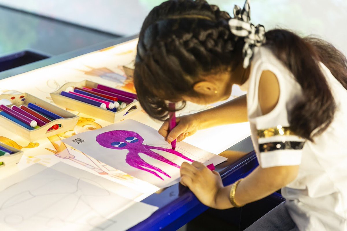 MALLOFQATAR's tweet photo. 🎨🐙
تبحثون عن أفكار جديدة للترفيه عن أطفالكم في  عطلة نهاية الأسبوع؟
الآن وحصرياً في متجر #عالم_آخر  يمكن للأطفال عبر مرسم إلكتروني رؤية رسوماتهم تنبض بالحياة أمامهم للمرة الأولى في #قطر  🇶🇦
@anotherworldqa https://t.co/R72l0KYJNL