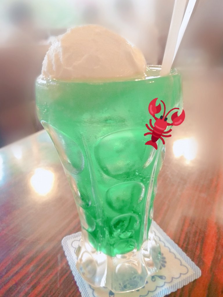 gadgettail's tweet photo. エズラが初来日のときに行っていた喫茶店へ！！！🙌🙌

混んでる時間に行っちゃったから同じ席には行けなかったけど、クリームソーダ飲めただけ満足ーーー！☺☺ https://t.co/UIUQayFJTi