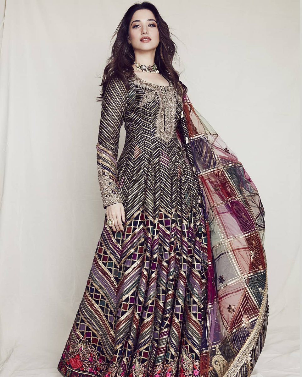 Universal Fashions tweet media