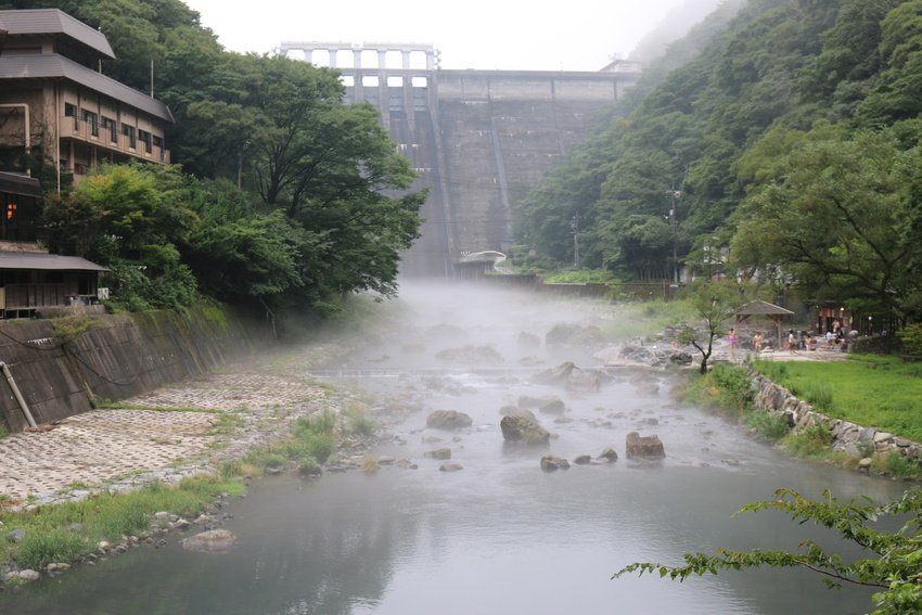JapanHoppers's tweet photo. Yubara Onsen is an onsen located in Okayama Prefecture. In Yubara there are 15 water sources that spring up 5736 tons of water per day. Furthermore, all over the area are unused hot springs coming out of the riverbed and in old family wells.

https://t.co/kvqCK4k9D8 https://t.co/hXxCv6YQtp