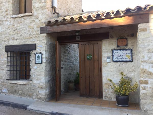 SelectaHotels's tweet photo. Descubre Fuendetodos, el pueblo natal de Goya, y alójate en esta casa de estilo rústico con capacidad para 10 personas.
https://t.co/hiV8UDi3aA https://t.co/ovFISUQbMc