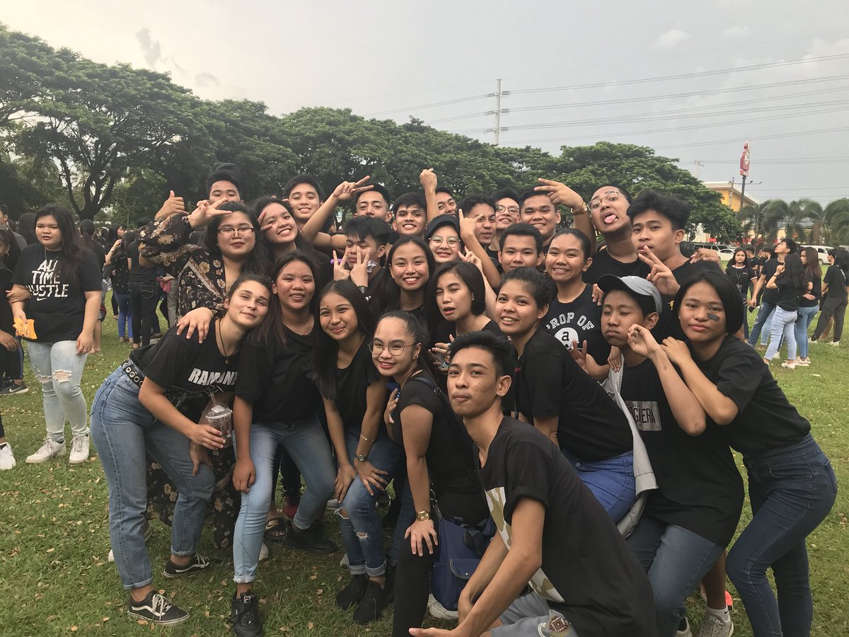 tinenarcida's tweet photo. We ARE HUMSS 😍 #akwe https://t.co/SfjbZOGUvC