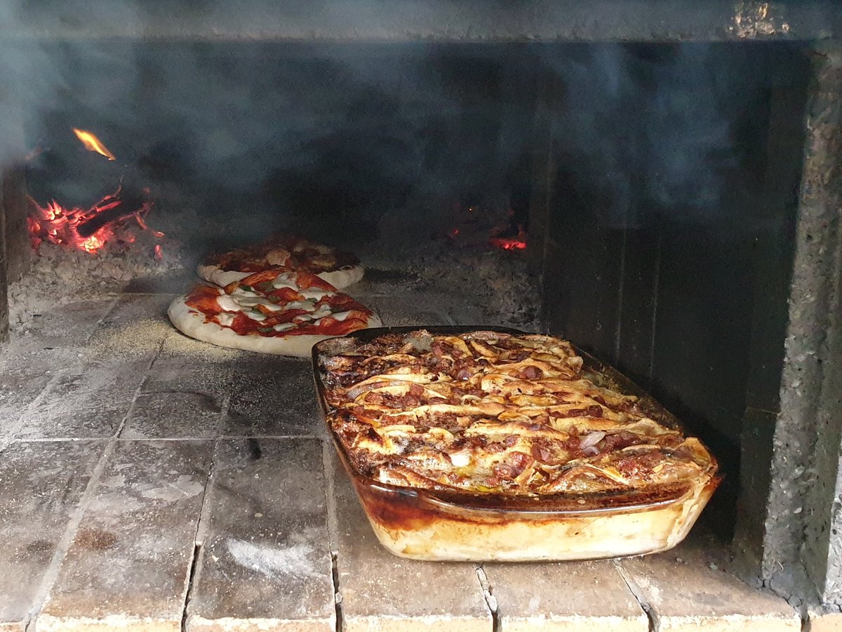 newmechanics's tweet photo. Yesterday, we held our first #woodfireoven #cookeryworkshop. Embracing the wet #LakeDistrict weather, everyone got stuck in producing delicious food and #tastetesting (eating) it! πππ book your tickets for Saturday's workshop (24 Aug), 9.00am: https://t.co/AlZpiQJDIB https://t.co/yFANLwobFq