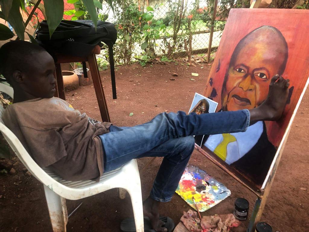 IsaacsKhedive01's tweet photo. How many retweets for this boy Opi from kyambogo university, no arms but to him, disability is not an inability. https://t.co/wjW8TQjdhQ