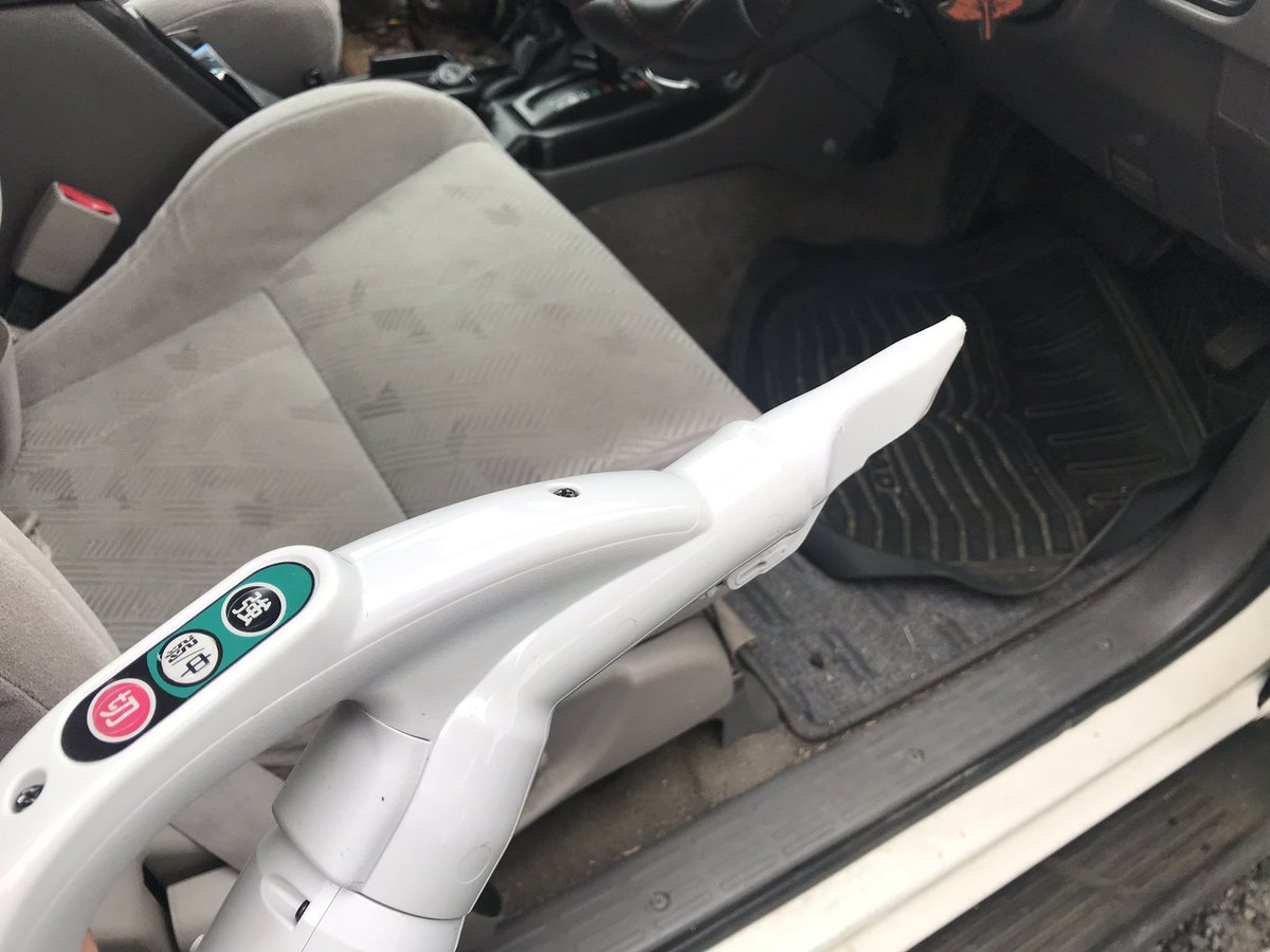 安井 宏之 バス釣りの人 バスボートの掃除 のついでに車 も掃除 車の中を掃除機かけるなんでいつ以来だろう フロアカーペットの下は砂や枯れ草だらけでした
