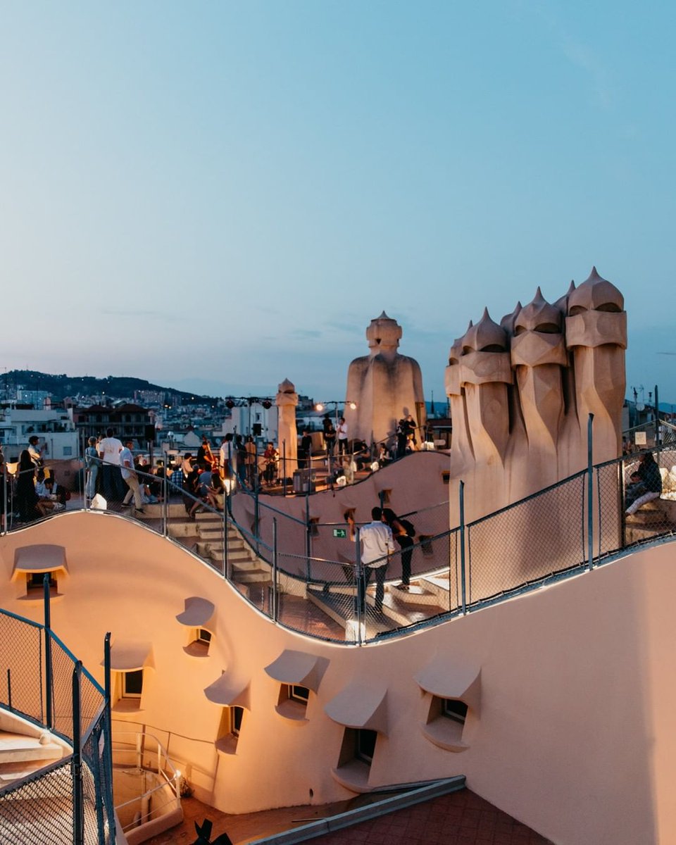 TimeOutBCN's tweet photo. 🎷 #SORTEIG 🎷 Regalem 1 entrada doble per gaudir del concert del dia 13 de setembre de #LaPedreraJazz, el cicle de concerts d’estiu al terrat de @LaPedrera_BCN! ✨Per participar: 
1⃣ Fes ❤️ al post
2⃣ Fes RT
https://t.co/b8Q7n9LDYa https://t.co/59imhdwduZ