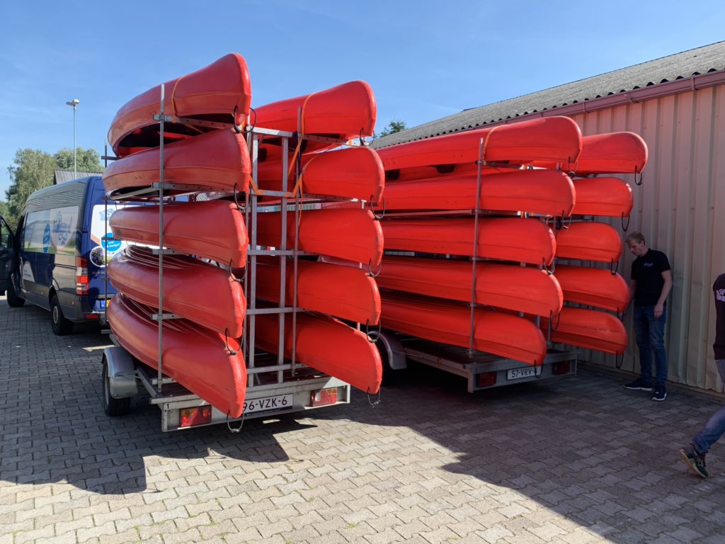 We zijn weer klaar voor een mooie middag kanovaren.