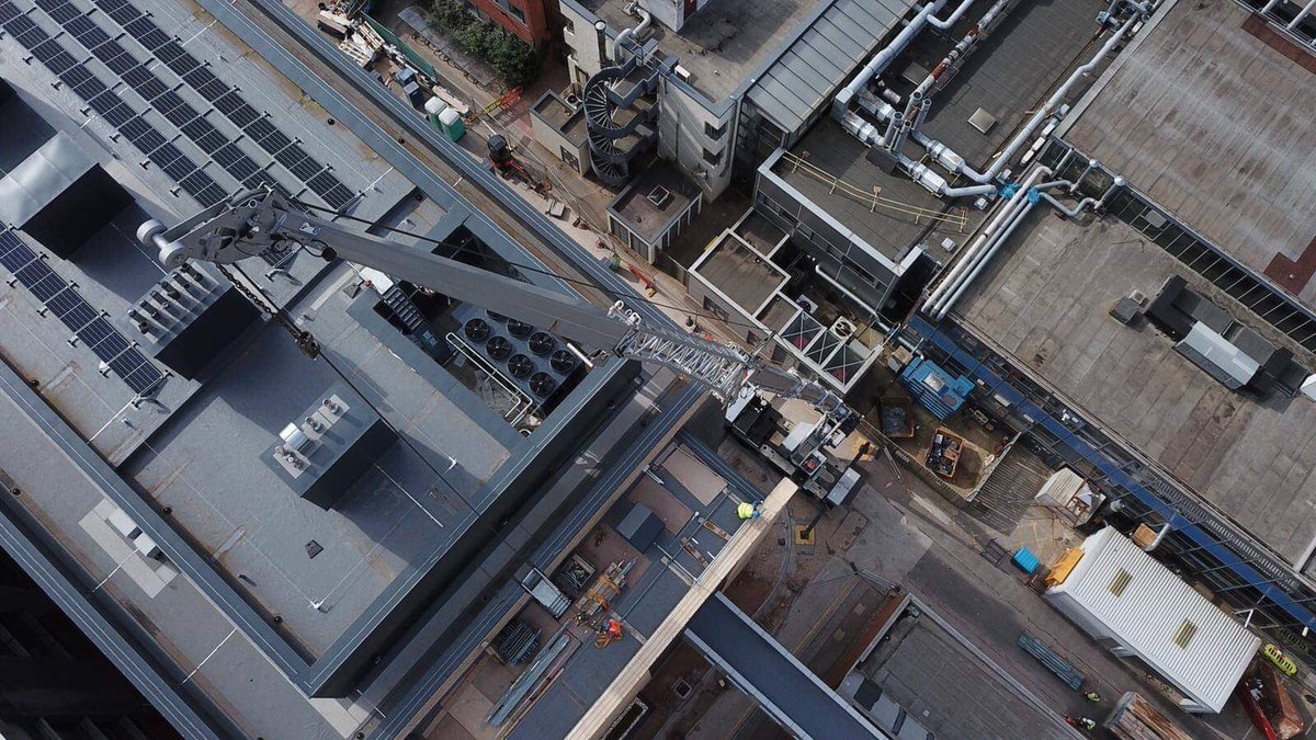 CBSExp's tweet image. Removing the last scaffolding edge protection from the #CBSExpansion roof this week! @UoNCapProj #closetocompletion