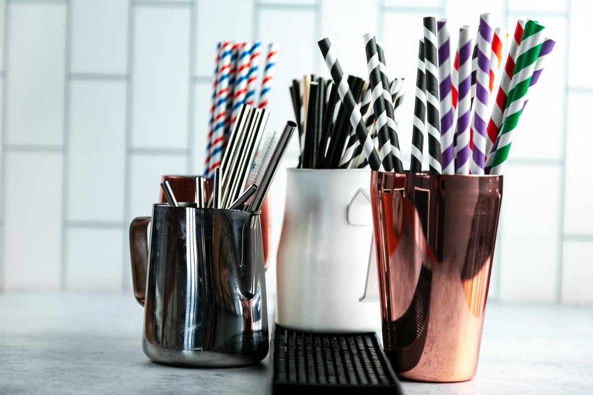 Väärtustades rohelist eluviisi on Gemossi valikus palju alternatiive plastikust joogikõrtele. Pakume erineva värvi ja mustriga paberkõrsi ja ka metallkõrsi.

gemoss.ee/shop/et/baaris…

#Gemoss #GemossEesti #Kauplus #HoReCa #Tallinn #Estonia #Eesti