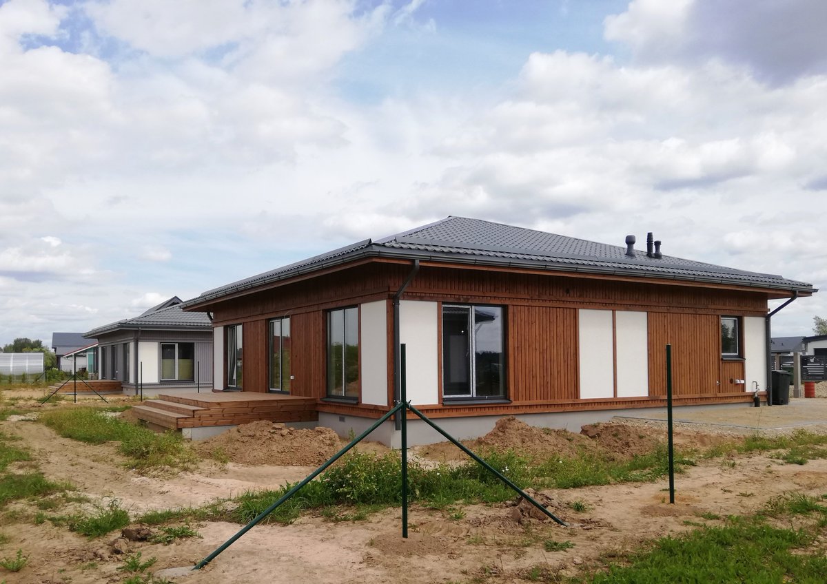 NordicHomesLV's tweet photo. Which facade color would you choose? Brown or gray? 🤔
#privathouse #prefab #modular #cloudberry https://t.co/arxKG8q0PD