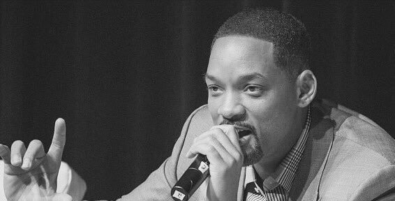 " ثلاثة امور لا تضيع بها وقتك: 
التحسّر على ما فاتك لأنه لن يعود
ومقارنة نفسك بغيرك لأنه لن يفيد
ومحاولة إرضاء كل الناس لأنه لن يكون .!
-
-ويل سميث