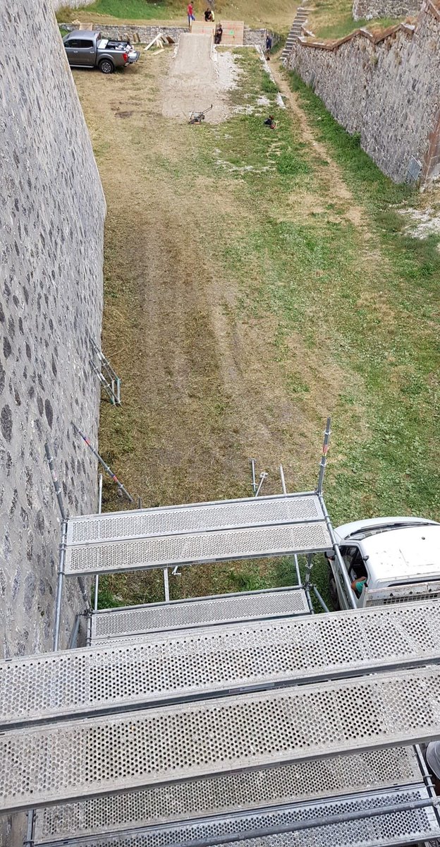 SerreChe_FR's tweet photo. [J-1] Préparation de la piste pour les #gravitygates ! https://t.co/dx7iAAOVlJ