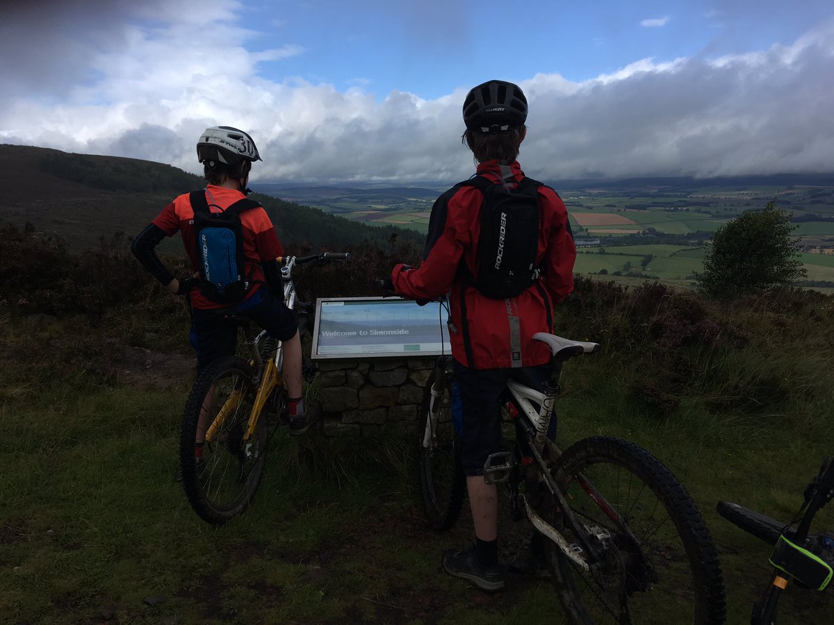 rachaelprince's tweet photo. Côte de Simonside. #highpoint #SandstoneWay Day 4 #awsomekids #MTB #hardtail Even got a view. 🚵♂️ @1dayallofthis https://t.co/43yNfkg7Kf