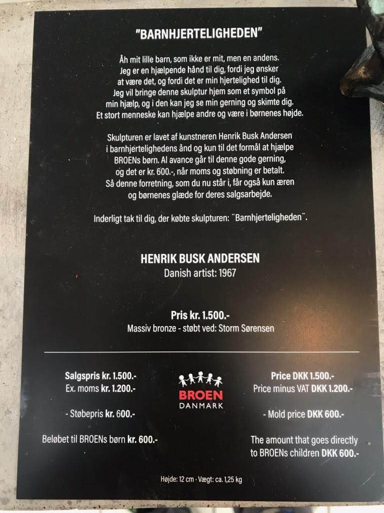 BroenDanmark's tweet photo. Der er i hvert fald kreative kunstnere derude. Et eksempel, vi kender og værdsætter, er #HenrikBuskAndersen, som tør gå egne veje for at hjælpe andre, fx #udsatte #børn: https://t.co/ClBZ0eGswY #bygbro & #brydulighed for #udsattebørn https://t.co/FTlAAqTBR7