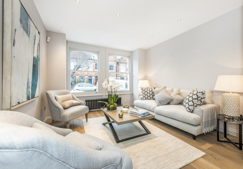 Quite possibly one of the finest and meticulously finished houses in Fulham. From the dividing windows between the sitting room and the hallway, siding doors, and carefully lit rear garden, this house is special. bit.ly/2MkO5NV