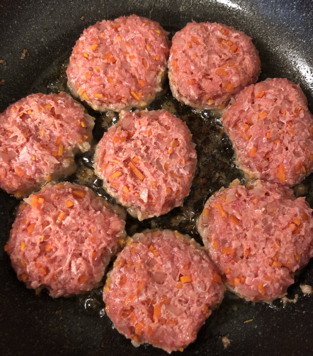 よく考えたらハンバーグを作るのに生肉をボウルでこねる必要はないのだ という気づき その手があったか 楽だし衛生的 Togetter