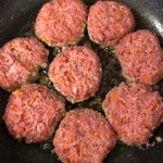 ハンバーグは後片付けが面倒くさい？？フライパンで捏ねてしまえば問題なし!!