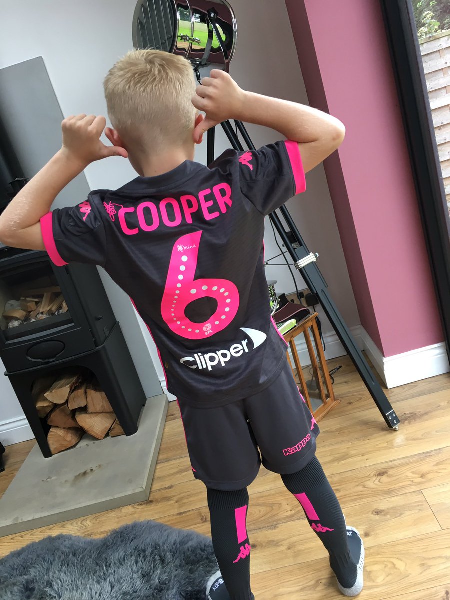 Dollo1981's tweet photo. Even though he didn’t feel 100% last night nothing was going to stop him going to the game and getting his @LiamCooper__ shirt.....said he wants to be a captain like Coops!! #MOT #ALAW #weallloveleeds https://t.co/iWZbsQrqSN