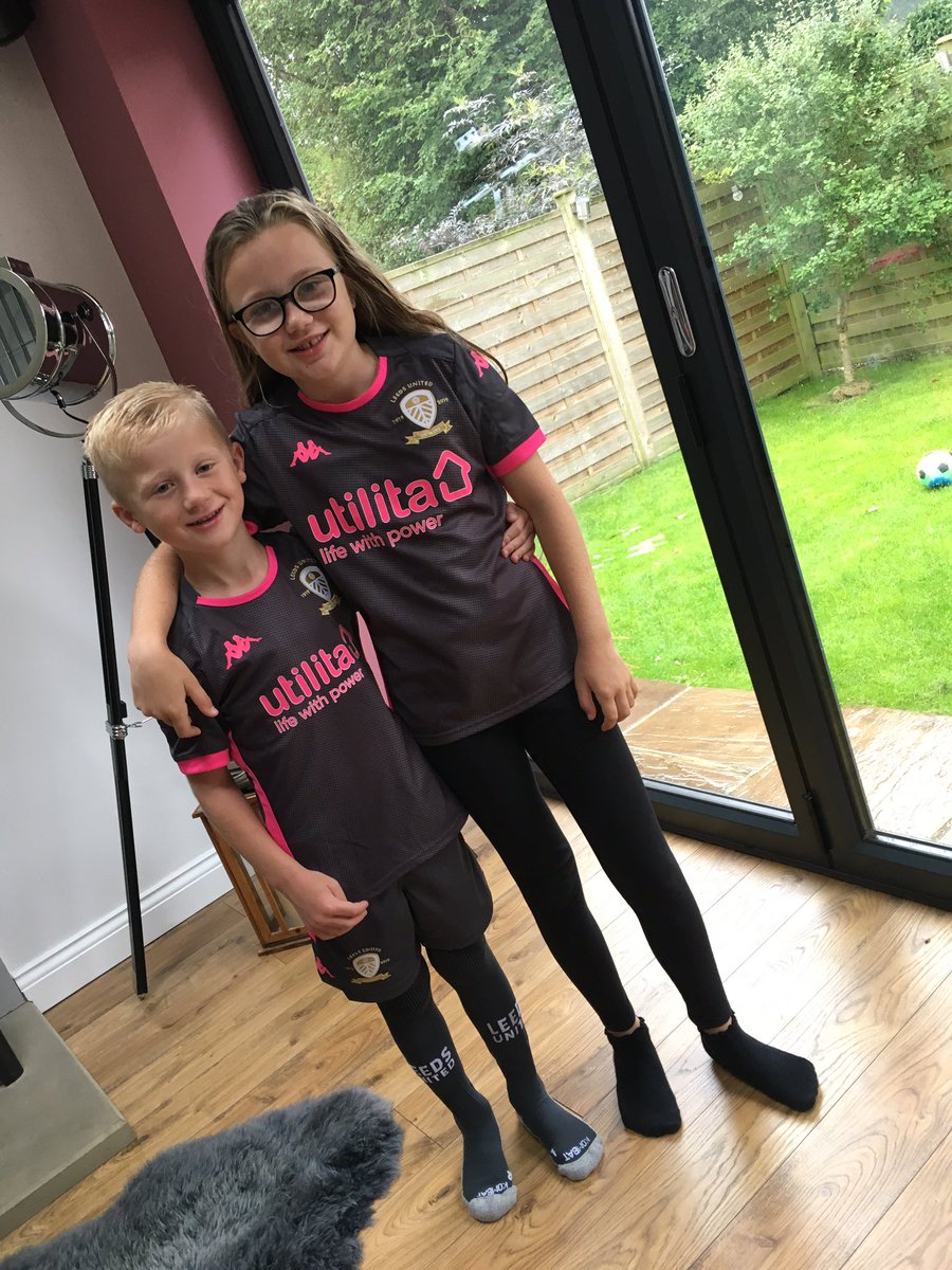 Dollo1981's tweet photo. Even though he didn’t feel 100% last night nothing was going to stop him going to the game and getting his @LiamCooper__ shirt.....said he wants to be a captain like Coops!! #MOT #ALAW #weallloveleeds https://t.co/iWZbsQrqSN