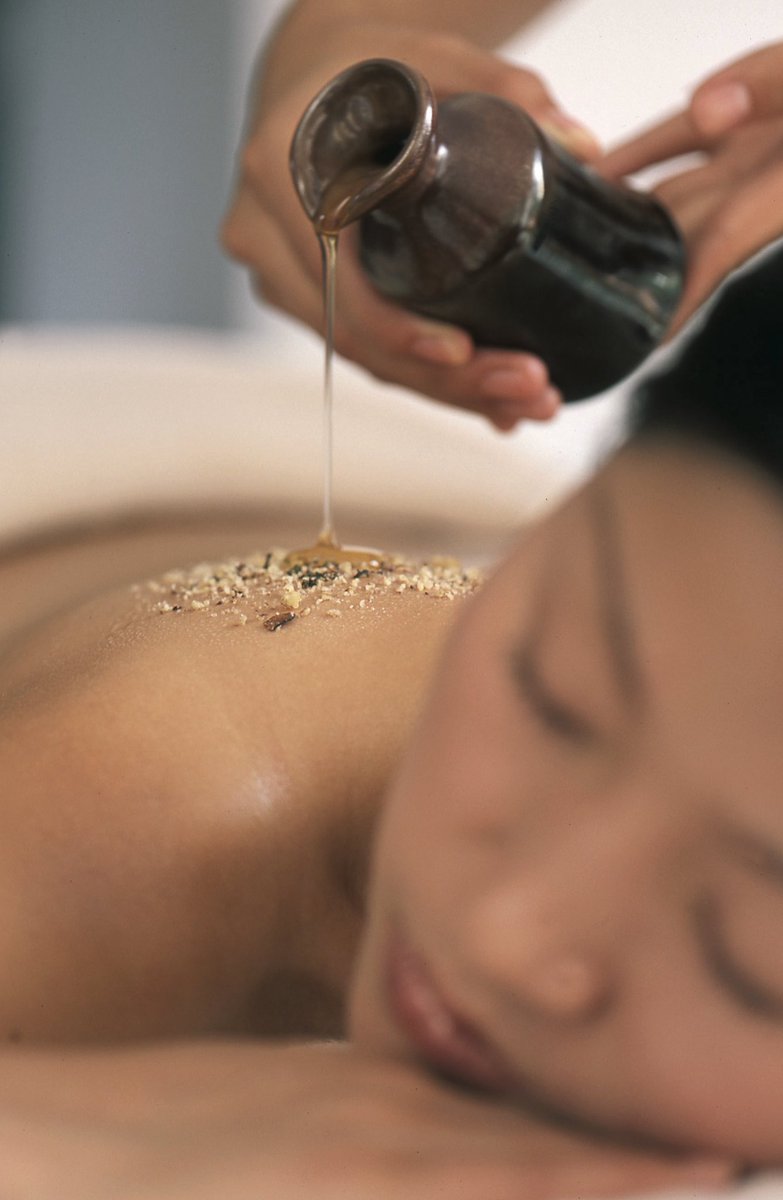 RafflesHainan's tweet photo. Raffles Spa Hainan reflects the unique nature and ethnic cultures of this beautiful tropical island. 
True to its belief in leaving the busy rhythms of life behind, guests enter a peaceful sanctuary.

For more information, please contact us at 0898 - 8338 9888 ext. 6702 / 6703 https://t.co/Cew1ZHD2Y4