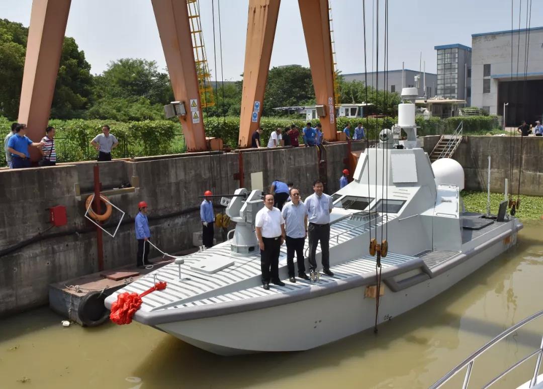 #ChinaDefense China launched a world-leading unmanned combat vessel on Wed. This small but powerful drone ship is equipped with a phased array radar system, vertical-launched missiles and torpedoes, and has been dubbed by some as a “small aegis ship.” bit.ly/2P9oppQ