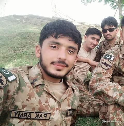 Xafar88's tweet photo. @Haqeeqat_TV :لبیک عزوہ ھند :
ھم اپنے جوانوں کے ساتھ شانہ بشانہ کھڑے ھیں۔
@peaceforchange 
#ReadyToDieForPakistan https://t.co/HplOemwwbk