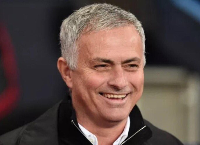 José Mourinho on the controversy surrounding VAR: “Only thieves can complain about the introduction of security cameras!” 

Masterclass from Jose once again. 😂😂🤣