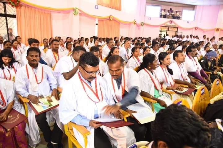 SenkodiB's tweet photo. ஆகத்து 22 :

மனோன்மணியம் சுந்தரனார் பல்கலைக்கழகத்தில் நடைப்பெற்ற பட்டமளிப்பு விழாவில் தமிழக ஆளுநர் அவர்கள் -

முனைவர் (Doctorate-Phd) பட்டத்தை 

தலைவர் திருமா அவர்களுக்க�� வழங்கிய போது... https://t.co/vBarD5LmJJ