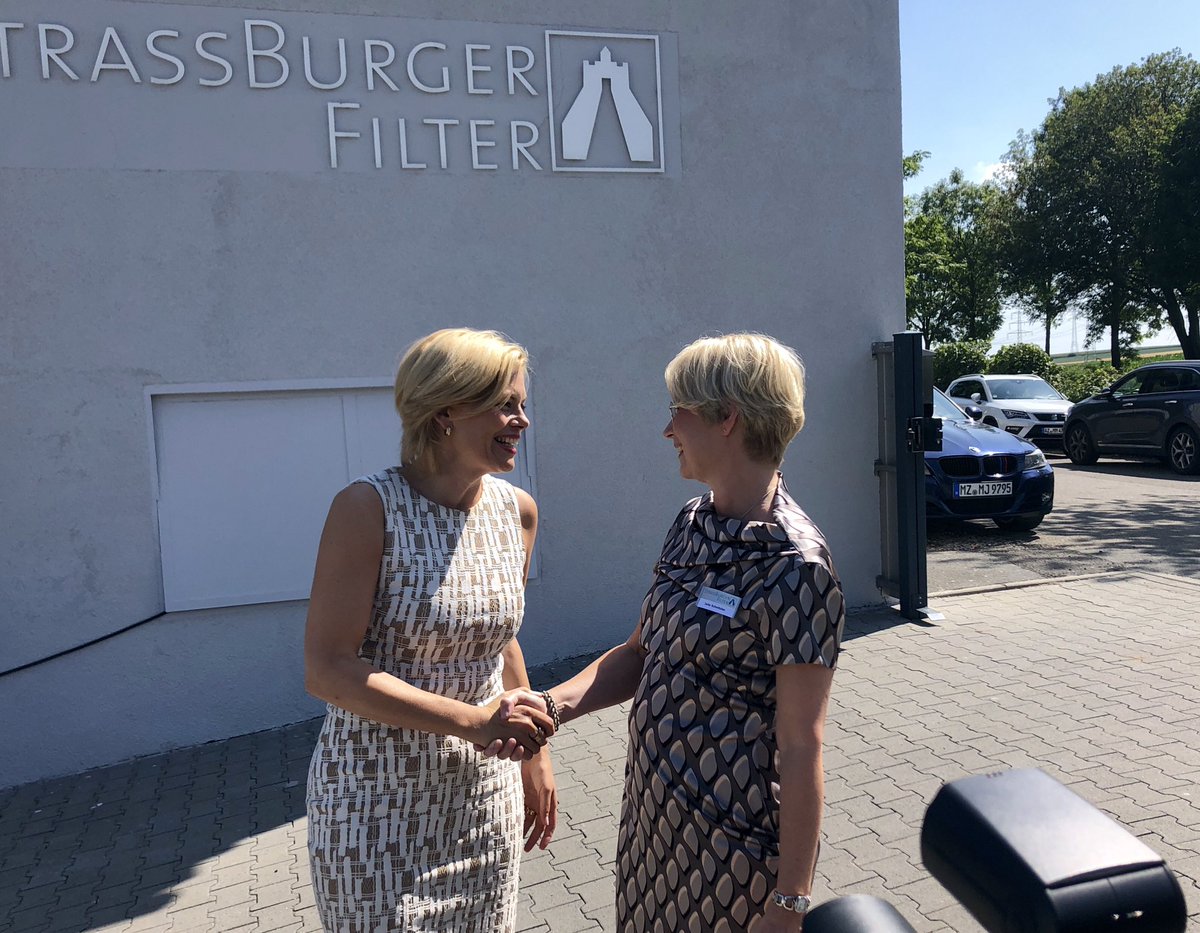 Heute gibt’s in Rheinhessen etwas zu feiern: 100 Jahre Strassburger Filter. <a href="/JuliaKloeckner/">Julia Klöckner</a> gratuliert Chefin Julia Schnitzler und allen Mitarbeitern zur erfolgreichen Firmengeschichte. #familienunternehmen