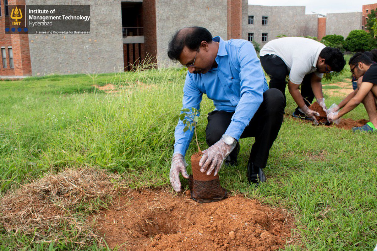 imthyd's tweet photo. #Pahel, the #CSR club of #Imthyd organised a #treeplantationdrive on 21st August, which saw heartfelt participation from the Director and students, resulting in the plantation of #300saplings in a single day

#GreenindiaChallenge #PlantATree #GoGreen #environment #savetheplanet https://t.co/iidSYrP3W1