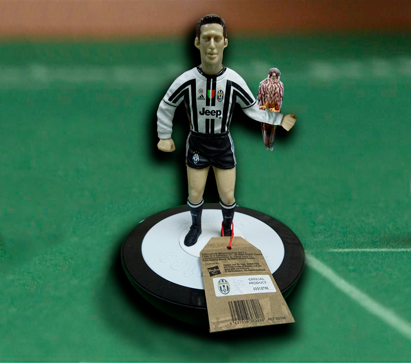 SubbuteoOficial's tweet photo. 'Here, having some fun with my mate Falco' -said Juventus Subbuteo XL Figure😂
#subbbuteo #ThursdayThoughts #ThursdayMotivation #figures #collection #falcosubbuteo #tablesoccer #footballgames #summertime
@juventusfc @juventusfces @juventusfcen @We_Are_Games https://t.co/okwrcUUrlA
