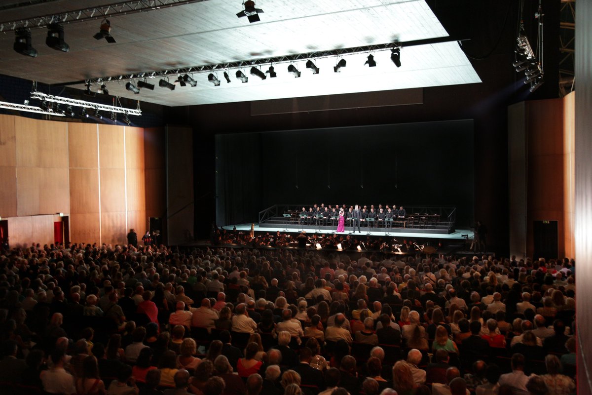 Rof_Pesaro's tweet photo. 📸 Last night Gala #ROFXL was a wonderful occasion to listen to great singers and celebrate the 40th birthday of Rossini Opera Festival. Thanks to everyone! 🥳 https://t.co/yhECVBf7sG