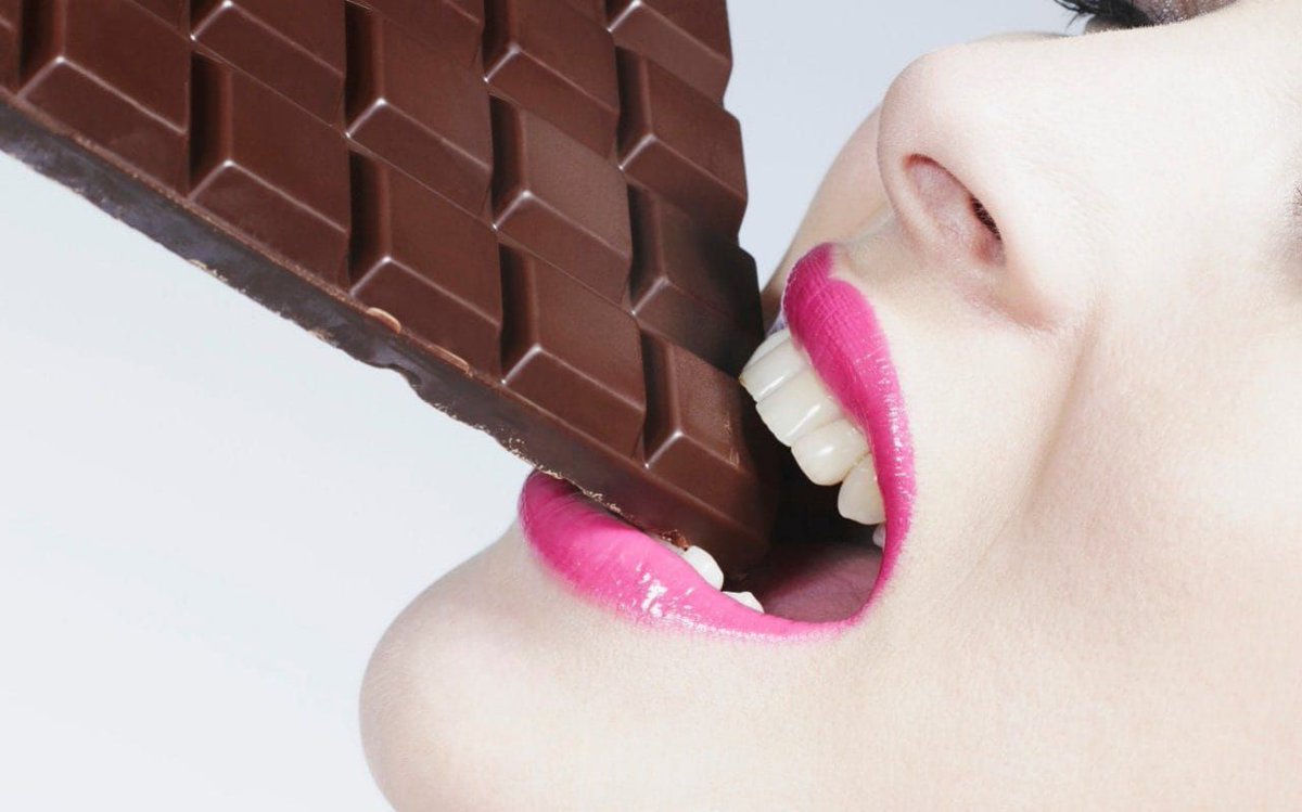 SavistoHome's tweet photo. 10 convincing health reasons you should eat more chocolate: from lowering your risk of depression to helping you lose weight  https://t.co/7CVXj36qK6 https://t.co/1mgoGNrzFX