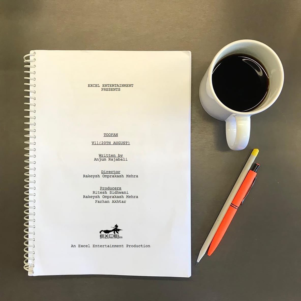ritesh_sid's tweet photo. Just another day at work #ToofanInTheMaking 😉 https://t.co/dtJAA8EhaR