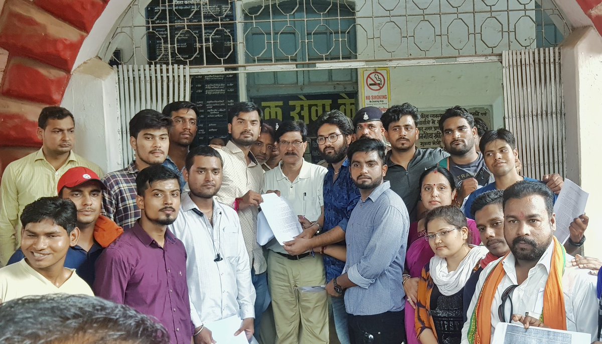 cgagainst72's tweet photo. सामान्य वर्ग हित सुरक्षा आंदोलन के बैनर तले आज दुर्ग में  रैली निकाल कर एक महाआंदोलन का शंखनाद किया गया
जिस मैं मैं भी उपस्थित हुवा
अभी भी अगर सरकार 72% आरक्षण वापस लेने में विचार नही करती है तो आगे चलकर प्रदेश स्तर पर उग��र आंदोलन किया जाएगा! 
@ChhattisgarhCMO @AmitShah @ABPNews https://t.co/e2vkAVIk5M