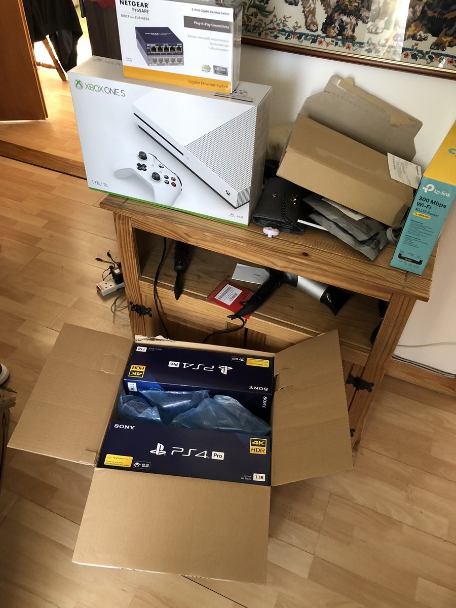 DLSCOVERR's tweet image. Guess we back to gaming