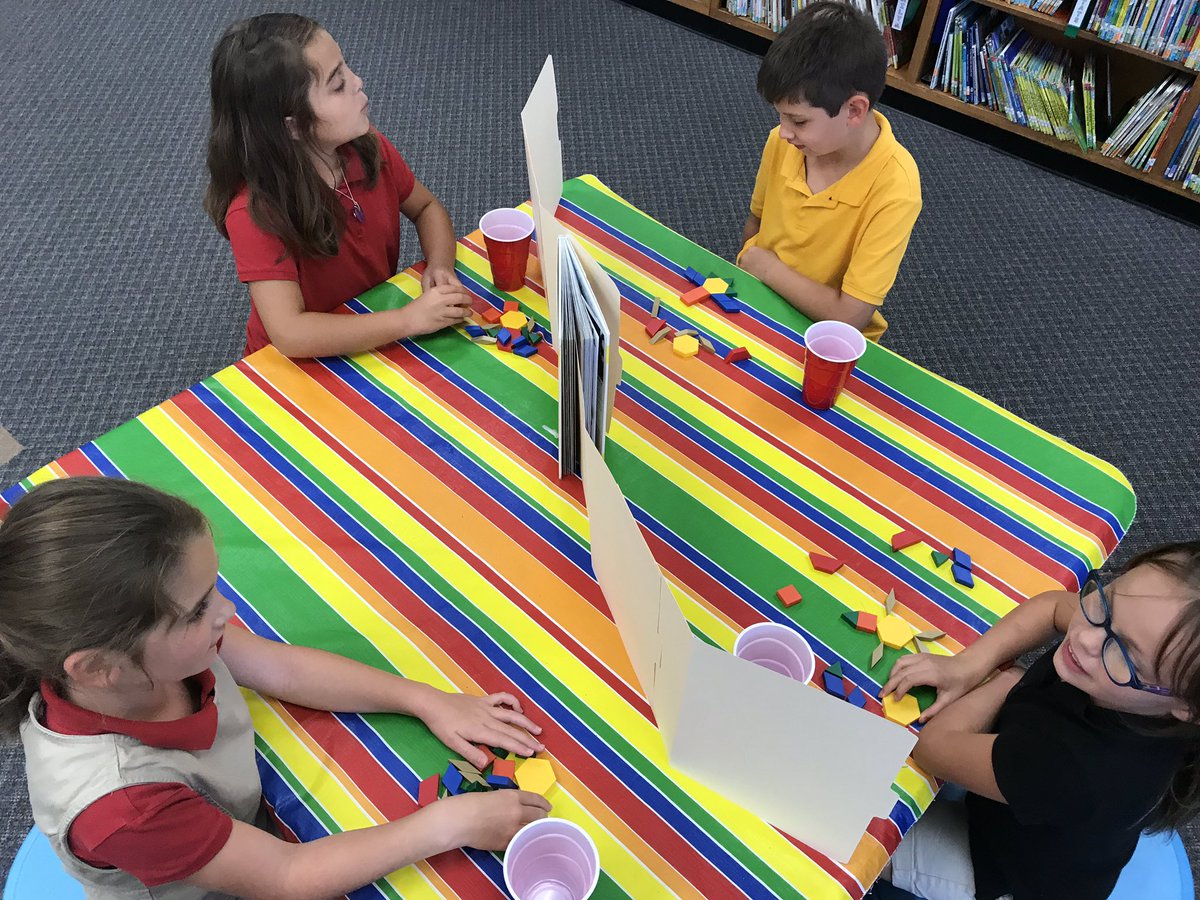 AbbiGriffin1's tweet photo. Can we match our partners design? We can only use our words to describe. Communication is Key to making it work. @HollyScarbel @SPARK_STEM #flextimefun #learninglab https://t.co/HVAWjw6F8R