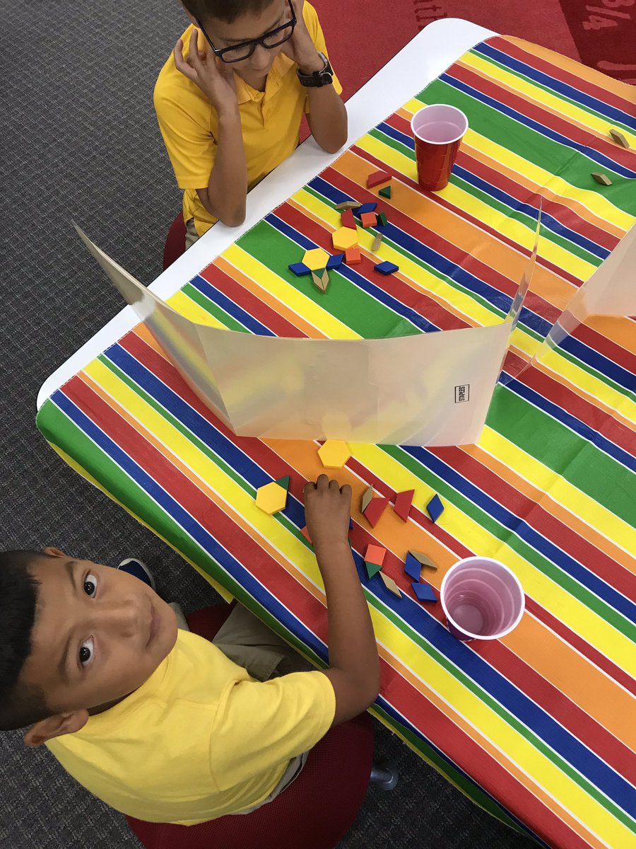 AbbiGriffin1's tweet photo. Can we match our partners design? We can only use our words to describe. Communication is Key to making it work. @HollyScarbel @SPARK_STEM #flextimefun #learninglab https://t.co/HVAWjw6F8R